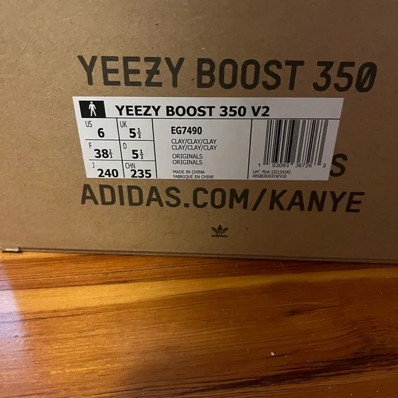 Yeezy Boost 350 V2 in Clay - Picture 4 of 6